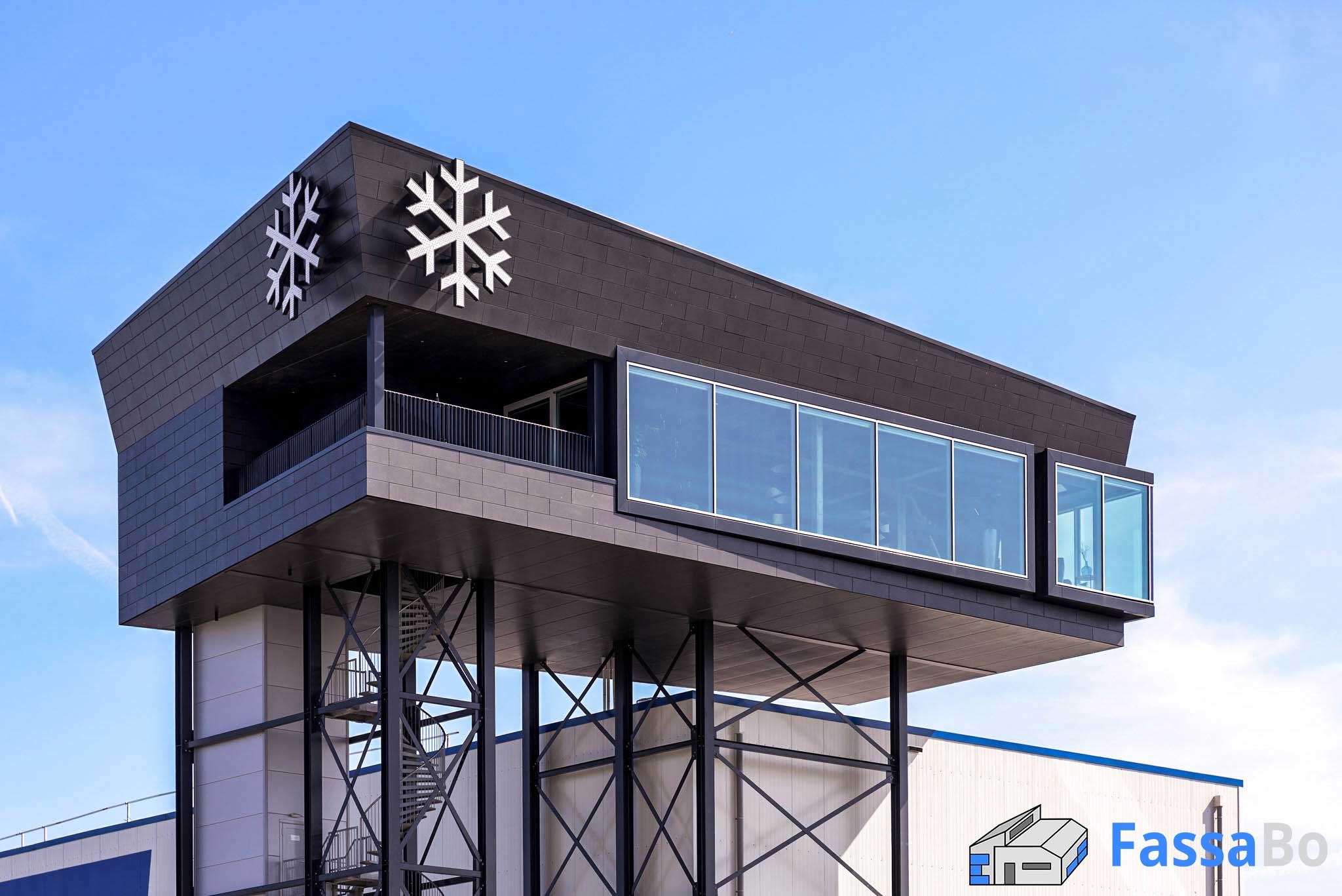 Skybox von Kloosterboer: "Schwebender" Konferenzraum mit Pfosten Riegel Fassade